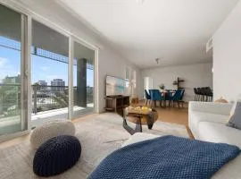 The Iris-Modern 3BD in the Heart of Marina del Rey-Pool,Gym,Jacuzzi-Near LAX