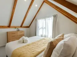 Cosy Townhouse with Fenced Garden