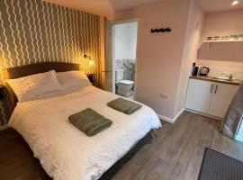 Brook Lodge, cabin in Winford