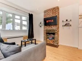 Charming Coastal Retreat in BN2
