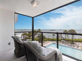 Lovely Marco Island Condo with Private Bay View、マルコ・アイランドのホテル