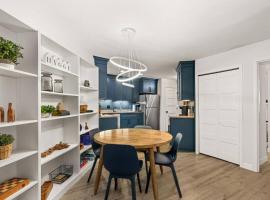 Fully updated condo ski in ski out hot tub pool，位于卢森的酒店