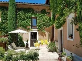 Maison Authentique 6 pers Terrasse Parking, WiFi Accès Péage facile 12 min VIENNE