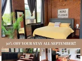 420 Friendly KING suite Downtown LOFT Free Parking & WiFi
