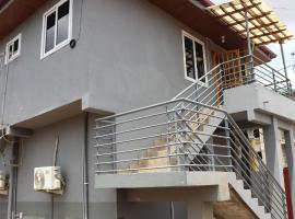 Cozy Escape Apartments, hotel in Accra