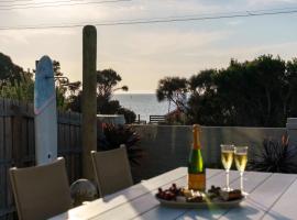 Shoreline Sanctuary - Panoramic Views Spa Tennis、セーフティ・ビーチのホテル