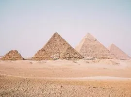 Apex Pyramids View Inn