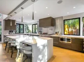 KBM Resorts Long Term Lease 4 Bed3 Bath Luxury Home Pool BBQ Fitness Center LDD-32