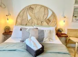Captivating Crib in the Metro