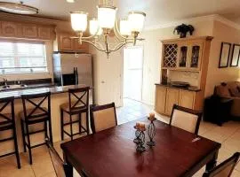 Overlooks Pool, Easy Walk to Beach Home unit D - Island Morning Sun 4