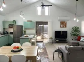 8 Bomburra Court - Rainbow Beach. Wifi. Aircon