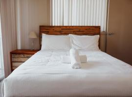 Seaspray 8 - LJHooker Yamba, hotel in Yamba