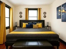The Amber Retreat Private Rooms with Shared Kitchen, Living Room And Bathroom Free Street Parking Near Downtown