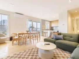 Stylish Spacious Apartment in Malvern