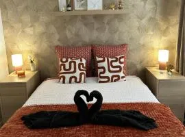L'Écrin Numéro 5 - Mini suite chic & romantique - accueil pétillant offert