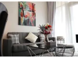 Chic 1BR Oasis - Elegant Modern City Haven
