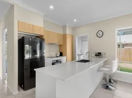 Hidden Woodland Paradise - 2024 New Built 4 Bedroom Home Loganlea