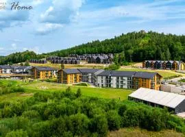 Wonder Hill - bajkowy widok na góry i zalew