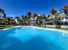 Maison Lakazbleu - 100m plage Mont Choisy, hotel in Mont Choisy