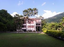 Simala Retreat Baiguney, hotel with pools in Naya Bāzār