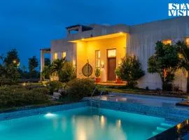 StayVista at Casa Shwika with Pool and Lawn