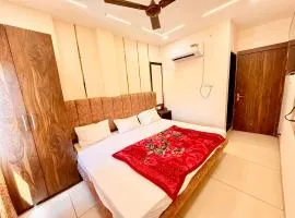 Near Mahakaleshwar jyotilinga HOTEL F T E,Ujjain,Near Temple & Railway station,Fully Air conditioned Rooms with Wifi And Parking,BEST HOTEL IN UJJAIN CITY