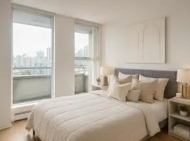 Family-Friendly 2BR Suite Near Coal Harbour and Seawall