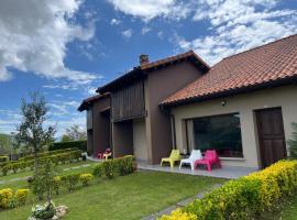 Apartamentos La Senda, hotel en San Juan de Parres