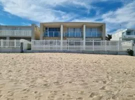 Paradise Tide - 4 Bedroom Beachfront home with Private Pool