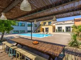Charming Villa in Quelfes with Shared Pool