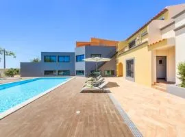 Spacious house with sea view in Quelfes, shared pool