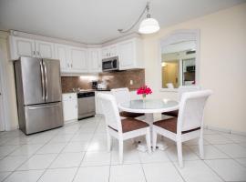 Charming apartment in Lowlands with shared pool, 87 m², hôtel à Lowlands