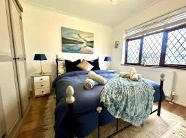 Homely 3-Bed Bungalow near Windsor & Slough
