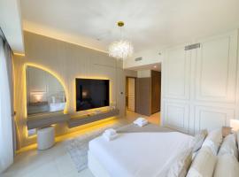 Iconic Burj Khalifa, Fountain Views, Luxury 2BR, hotel in Sabkhah