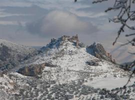 Cortijo Los Liñanes rural con chimenea, barbacoa y vistas, Hotel in Granada