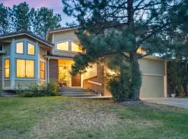 Spacious Mountain-View Retreat - Pets OK