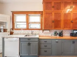 Historic Charm Meets Modern Comfort - Downtown COS