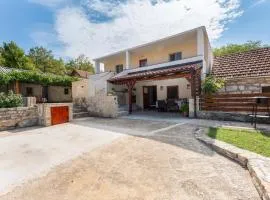 2 Bedroom Stunning Home In Medvida