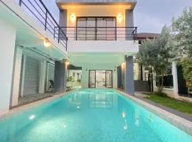Lucky pool villa kathu
