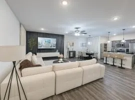 Modern Family Home Sleeps 8