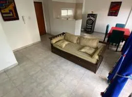 Depto moderno con cochera privada y balcón