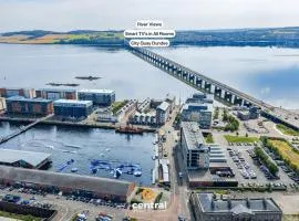 CENTRAL SERVICED APARTMENTS - City Quay - 2 Bedrooms - En-Suite Bathroom - Dedicated Parking Space - Fully Equipped - Walk Away From Dundee Bus & Train Station - Close to City Centre with River Views and Balcony - NEW
