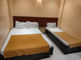 TUKARAM HOTEL only 1 minute distance from Dwarkamai