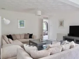 Sleeps 9- KingBeds- FamilyFriendly- ContactlessCI