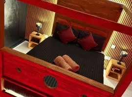 Red Room Jacuzzi Suites