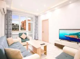 Nice 2 Bedroom apt near Republic Square with a Balcony!