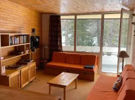 T3 aux Ecrins IV, skis aux pieds à Vars