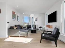 Spacious 2BR Apt with Balcony, Sauna and Free Parking
