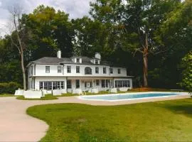 Luxury Rooms at WestWind Estate