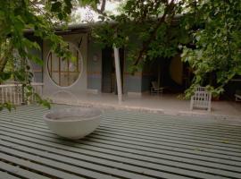 Clear Mountains Properties, hotel in Kharakvasla